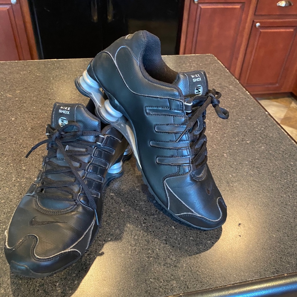 Black Nike Shox NZ Mens size 7 (Women 8)